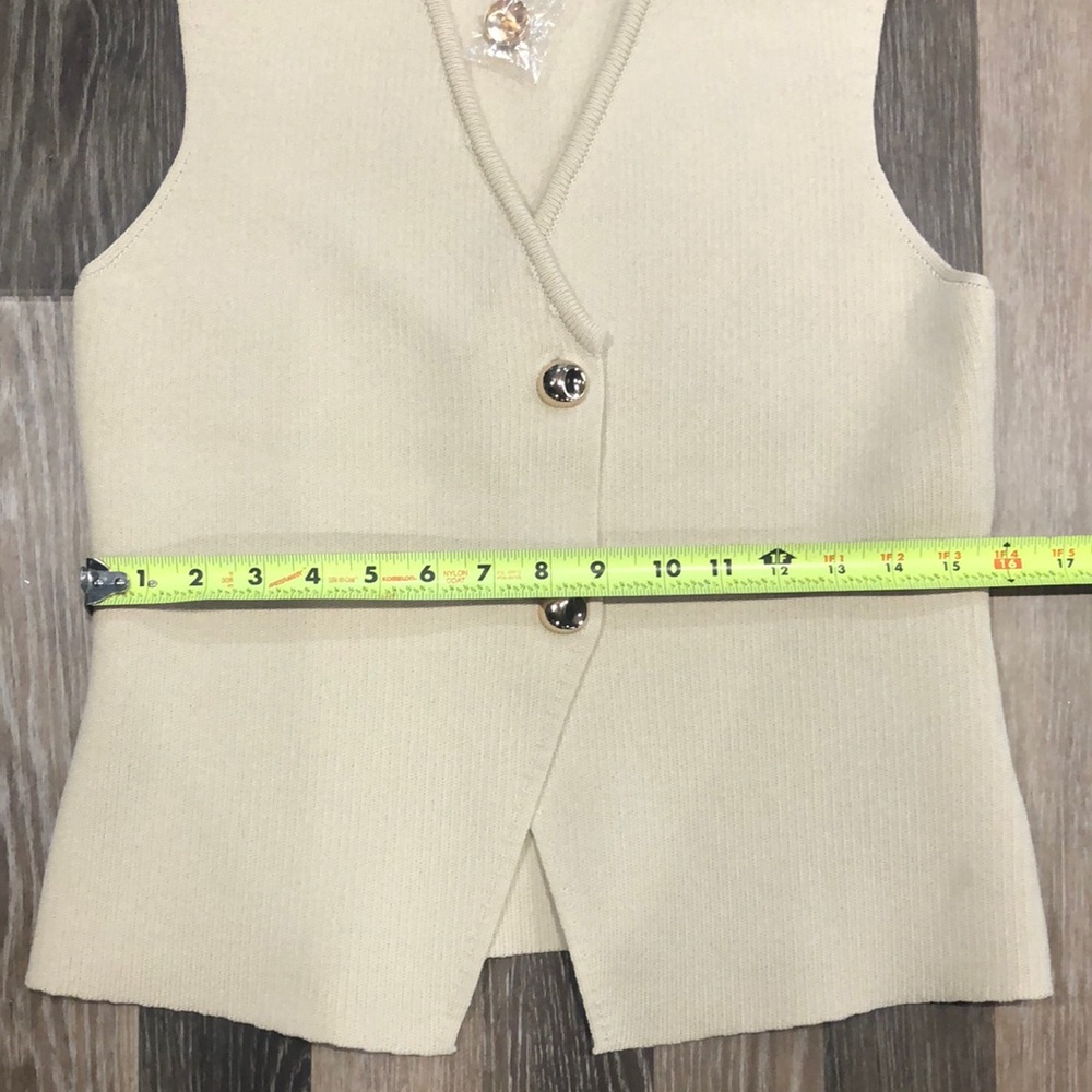 She + Sky Cream V-Neck Sweater Vest - Picture 11 of 12